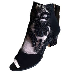 HEELS Black Lace On Sheer Netting Velvet‎ Suede 3" size 8